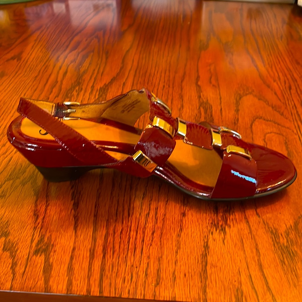 NWT Sofft burgundy patent leather sandals - Picture 2 of 8